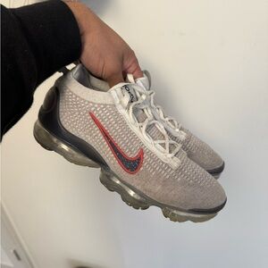 Nike Air Vapormax 2021 FK White Thunder Blue Red DC9454-100 Women size 7.5 Used